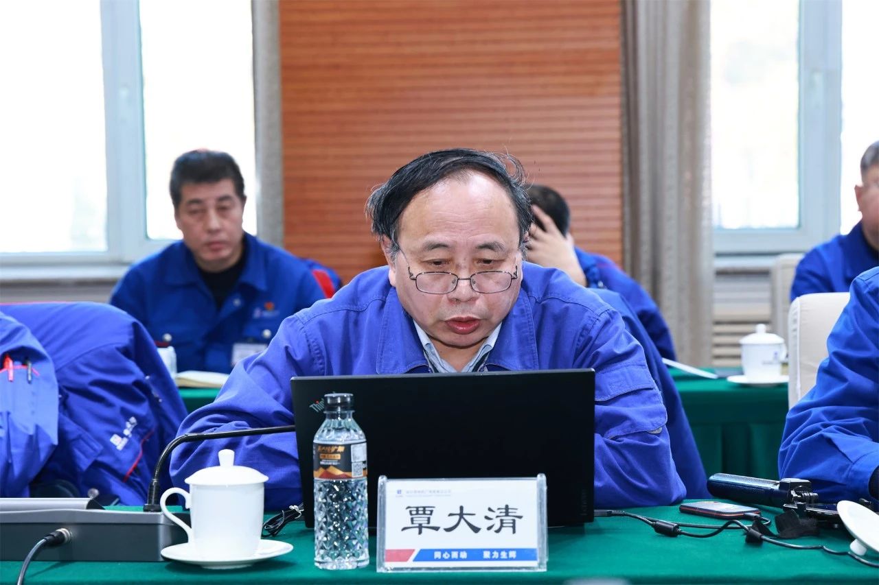 哈電集團(tuán)首席科學(xué)家覃大清在會(huì)上發(fā)言 哈電集團(tuán)首席科學(xué)家覃大清在會(huì)上發(fā)言