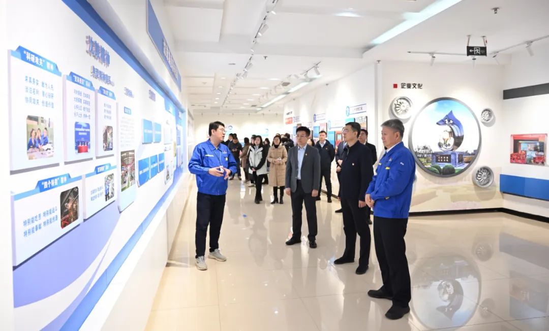 遼工公司全體黨員到沈鼓集團(tuán)參觀交流 遼工公司全體黨員到沈鼓集團(tuán)參觀交流