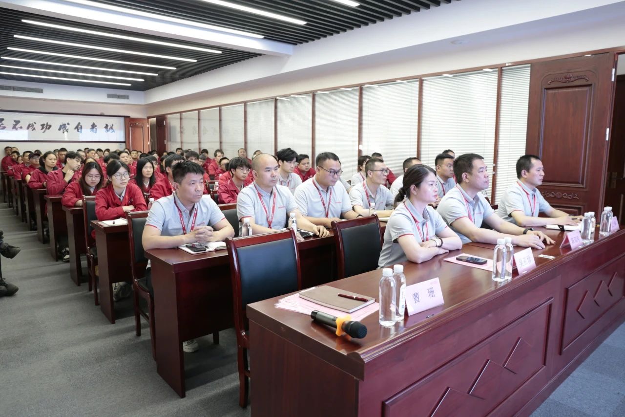 江蘇誠功閥門科技有限公司召開2025年全體員工大會 江蘇誠功閥門科技有限公司召開2025年全體員工大會